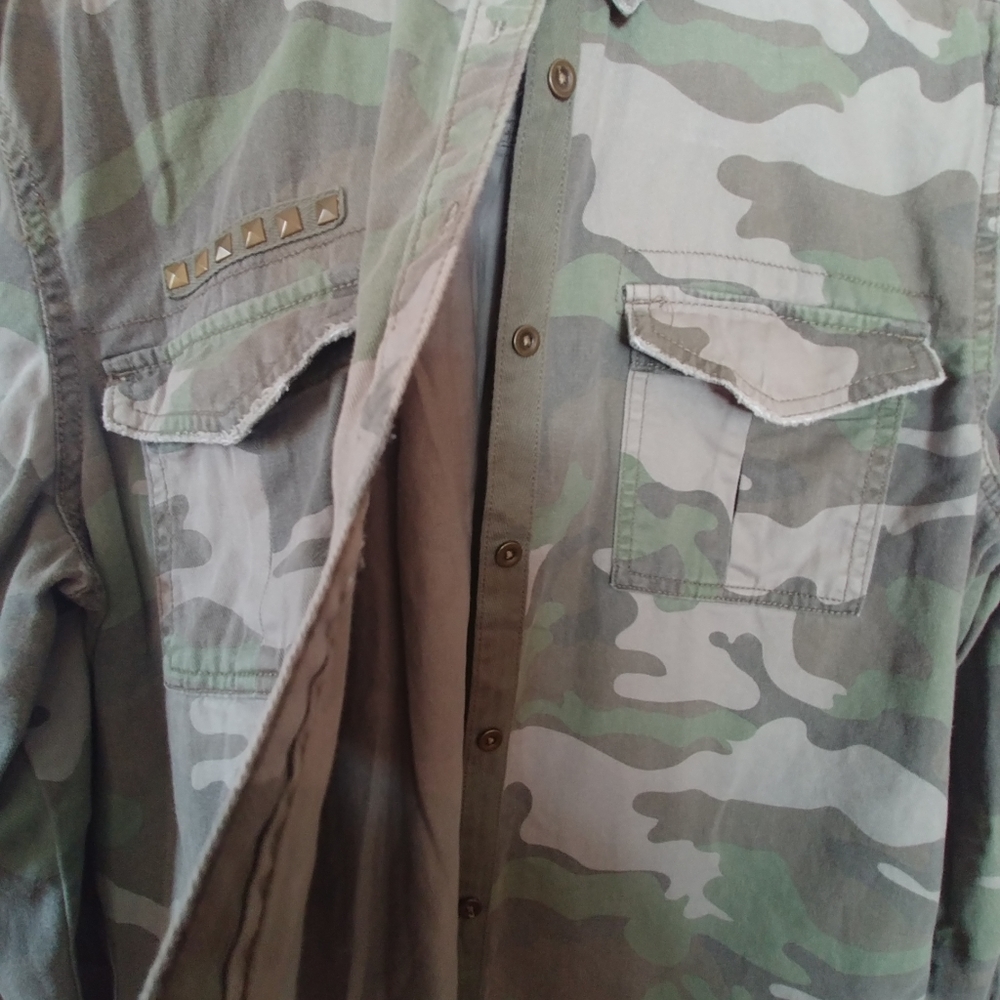Camo button up long sleeve shirt